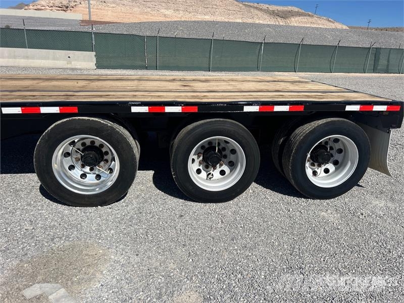 Transcraft DLT3000 48 ft Tri/A Step Deck Trailer Low loaders