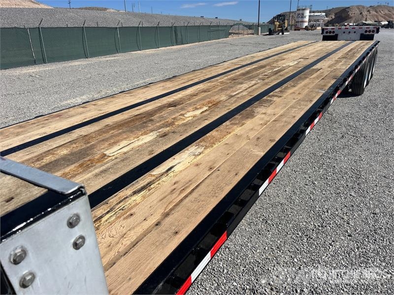 Transcraft DLT3000 48 ft Tri/A Step Deck Trailer Low loaders