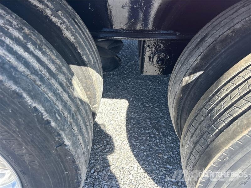 Transcraft DLT3000 48 ft Tri/A Step Deck Trailer Low loaders