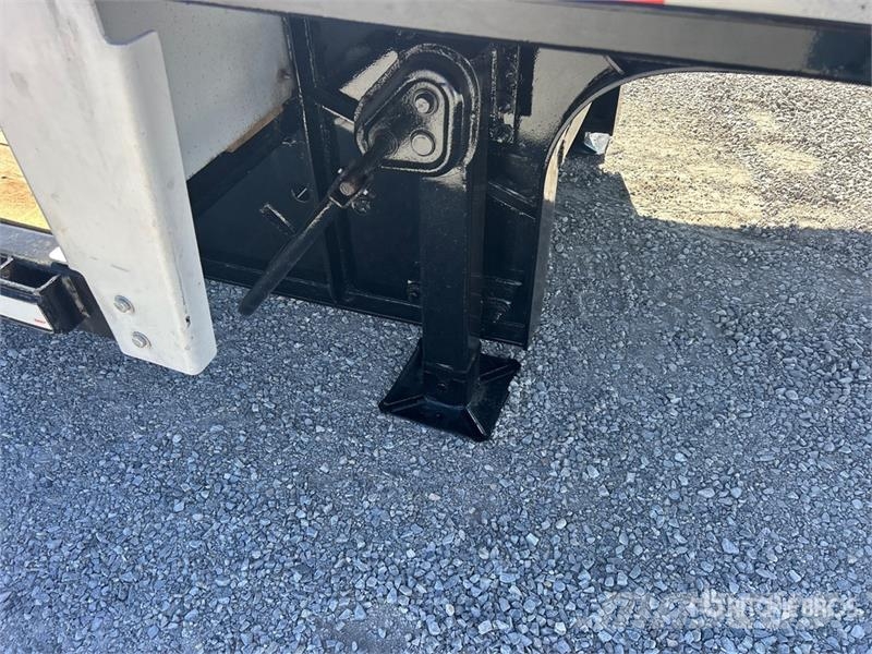 Transcraft DLT3000 48 ft Tri/A Step Deck Trailer Low loaders
