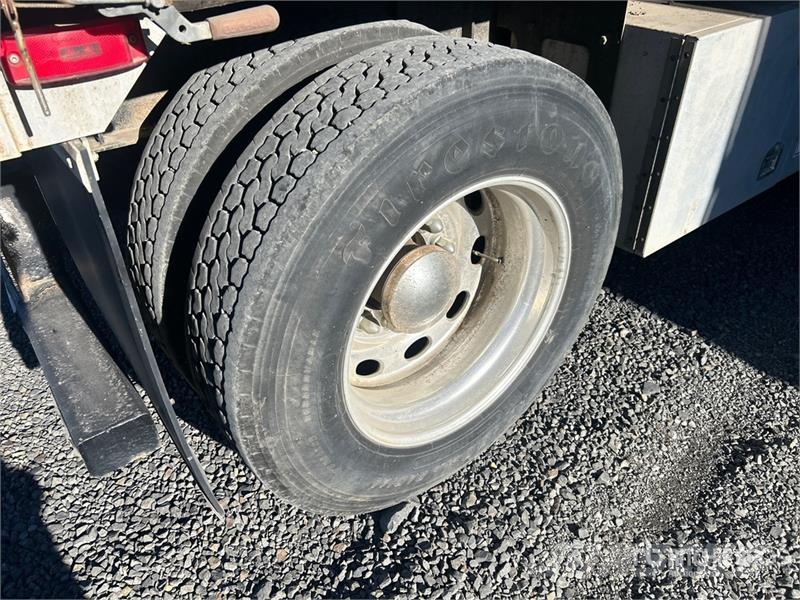 Transcraft Spread Axle Curtain Side Trailer Curtainsider trailers