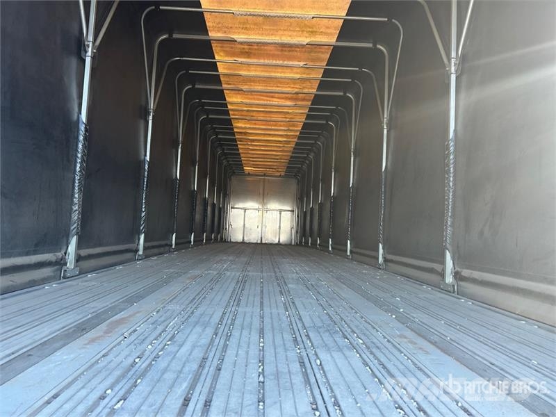 Transcraft Spread Axle Curtain Side Trailer Curtainsider trailers