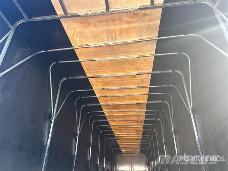 Transcraft Spread Axle Curtain Side Trailer Curtainsider trailers