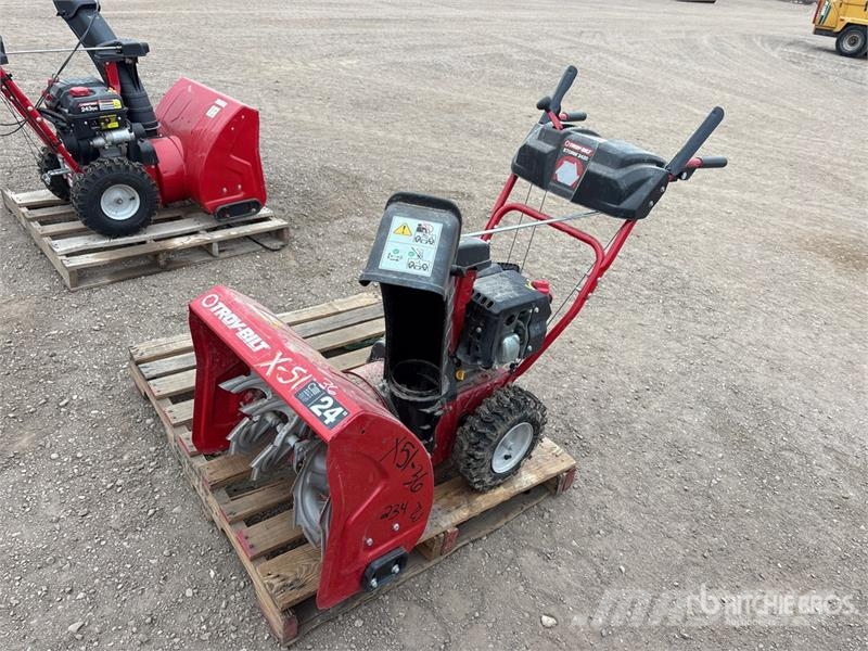 Troy-Bilt 24 ft Snow Blower Sněhové frézy