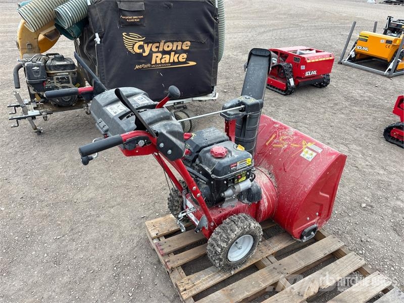Troy-Bilt 24 ft Snow Blower Sněhové frézy