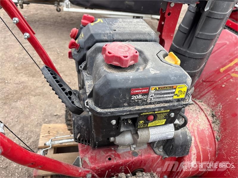 Troy-Bilt 24 ft Snow Blower Sněhové frézy