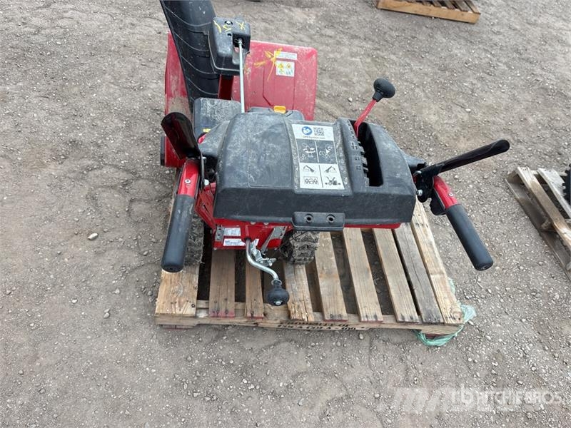 Troy-Bilt 24 ft Snow Blower Sněhové frézy