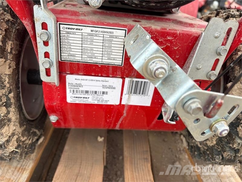 Troy-Bilt 24 in Snow Blower Fresadoras quitanieves