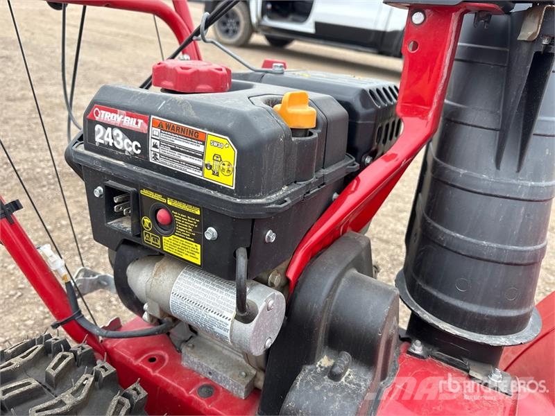 Troy-Bilt 26 ft Snow Blower Sněhové frézy