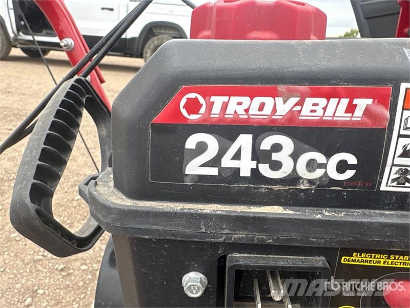 Troy-Bilt 26 in Snow Blower 掃雪機