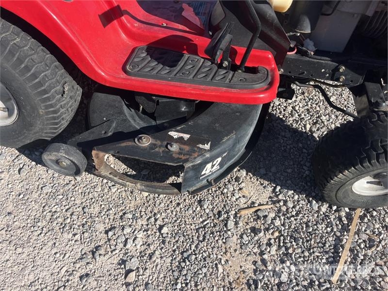 Troy-Bilt Ride-On Lawn Mower (Inoperable) ركوب الحشائش