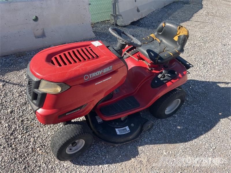 Troy-Bilt Ride-On Lawn Mower (Inoperable) ركوب الحشائش