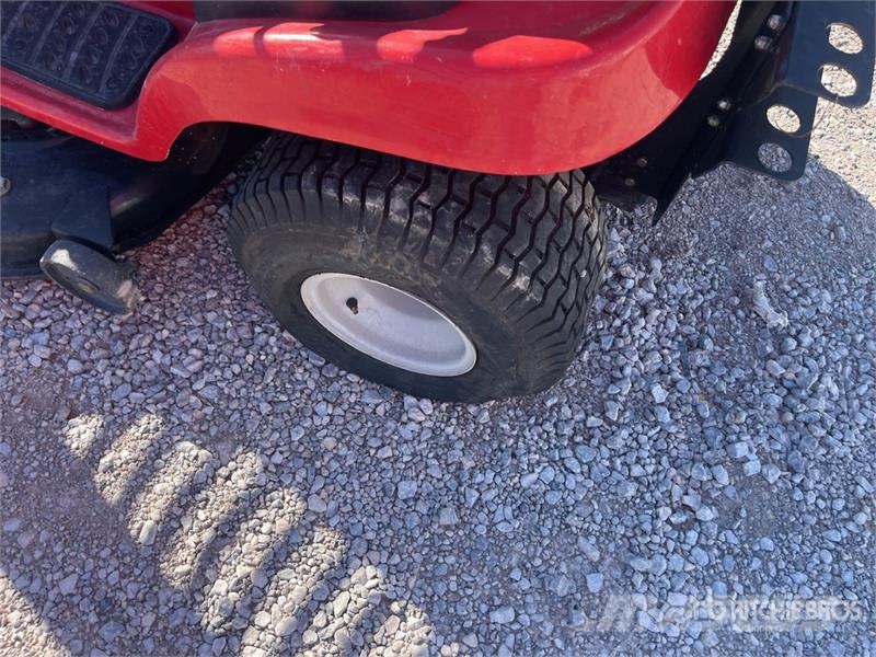 Troy-Bilt Ride-On Lawn Mower (Inoperable) ركوب الحشائش