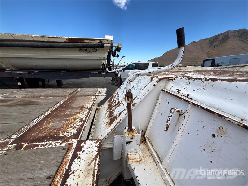  Twamco 45 ft Tri/A Tilt Deck Trailer لوادر منخفضة
