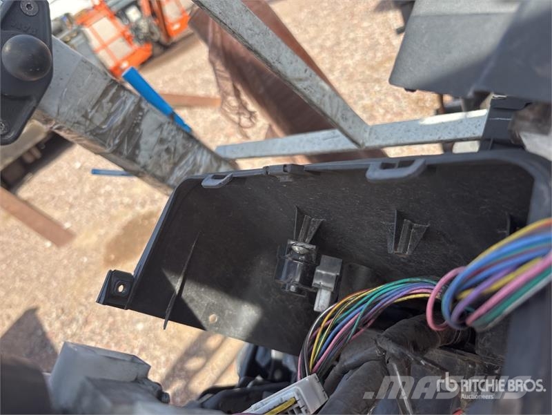 UniCarriers 1477 lb Forklift (Inoperable) Інше