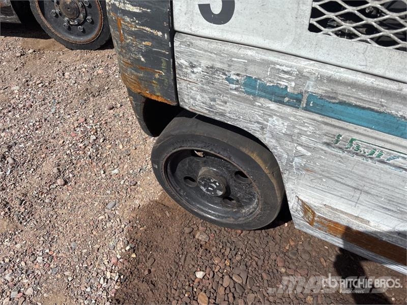 UniCarriers 1477 lb Forklift (Inoperable) Інше