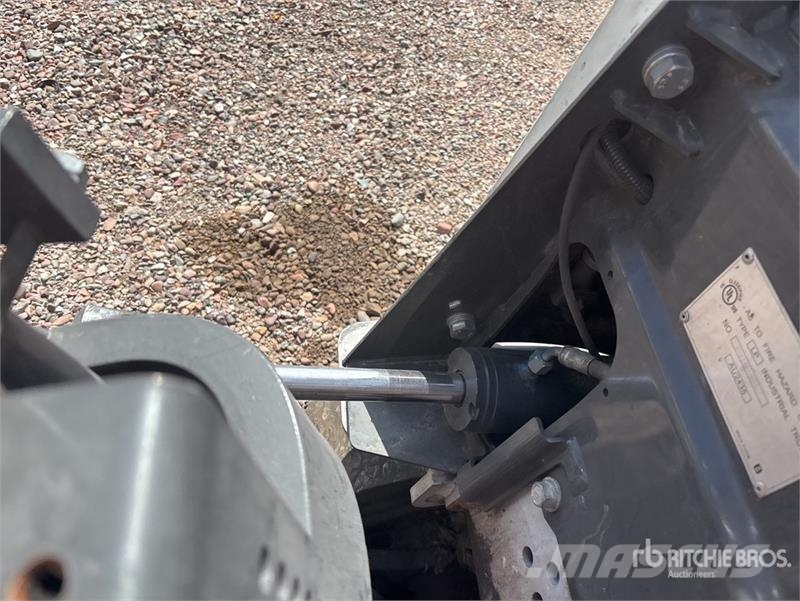 UniCarriers 1477 lb Forklift (Inoperable) Інше