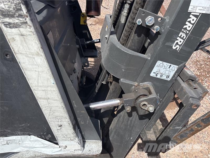 UniCarriers MCP1F2A20LV 1477 lb Cushion Tire Forklift (Inopera Šakiniai krautuvai - Kita