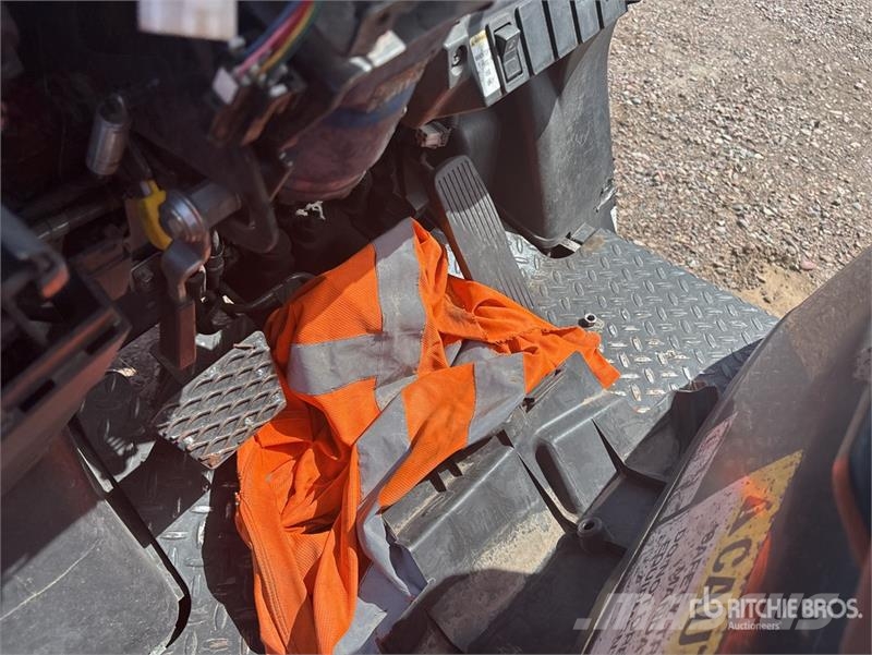 UniCarriers MCP1F2A20LV 1477 lb Cushion Tire Forklift (Inopera Šakiniai krautuvai - Kita