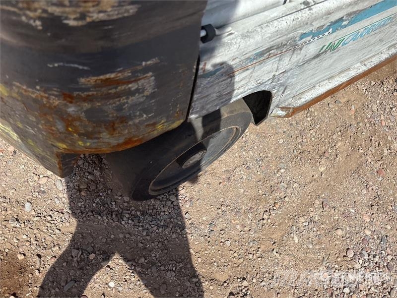 UniCarriers MCP1F2A20LV 1477 lb Cushion Tire Forklift (Inopera Šakiniai krautuvai - Kita