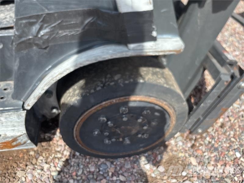 UniCarriers MCP1F2A20LV 1477 lb Cushion Tire Forklift (Inopera Šakiniai krautuvai - Kita
