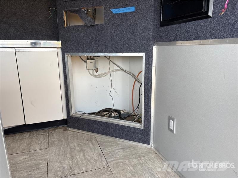United Express Line Co 16 ft T/A Enclosed Trailer Sanduk prikolice