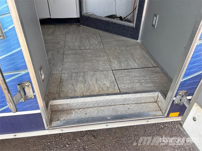 United Express Line Co 16 ft T/A Enclosed Trailer Sanduk prikolice