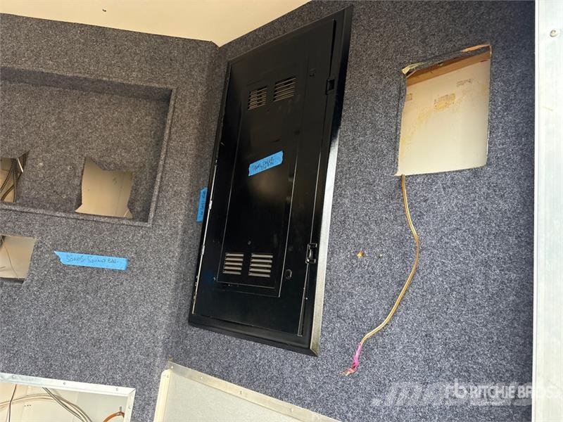 United Express Line Co 16 ft T/A Enclosed Trailer Sanduk prikolice