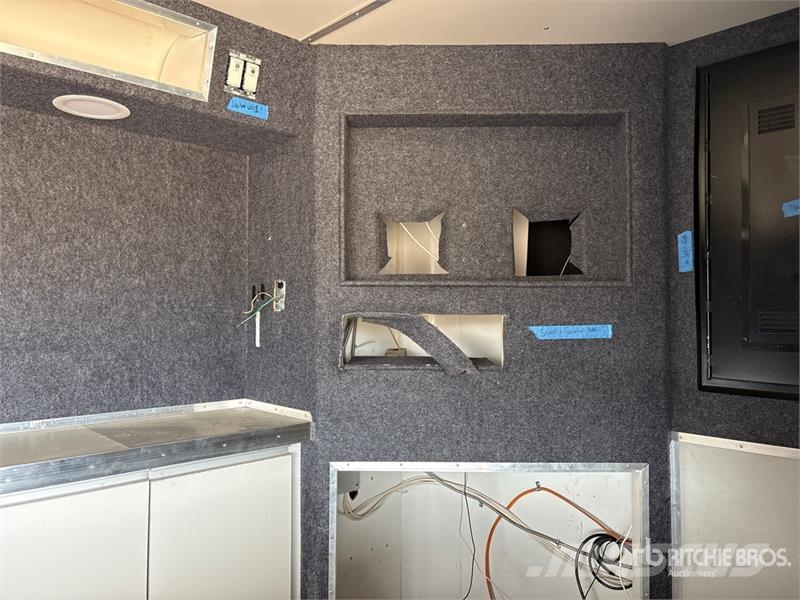 United Express Line Co 16 ft T/A Enclosed Trailer Sanduk prikolice