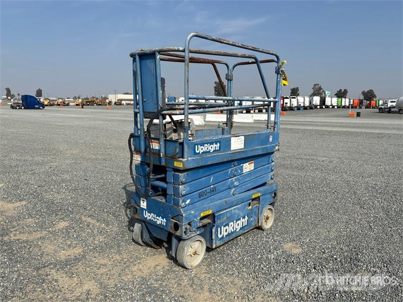 UpRight MX19N Electric Scissor Lift Škaraste platforme