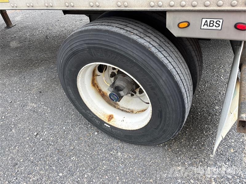 Utility 28 ft x 102 in S/A Multi -Temp Refrigerated Traile 온도 조절식 세미 트레일러