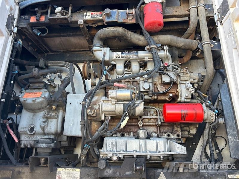 Utility 3000R Piekabes ar temperatūras kontroli