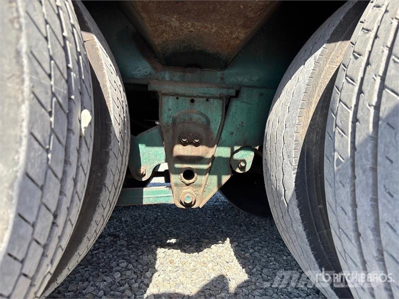 Utility 45 ft T/A Step Deck Trailer Mélybölcsős