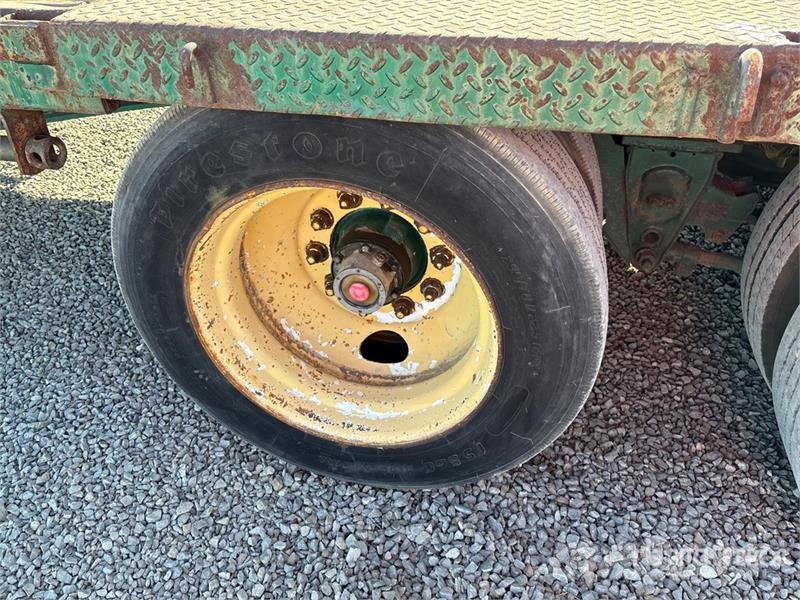 Utility 45 ft T/A Step Deck Trailer Mélybölcsős