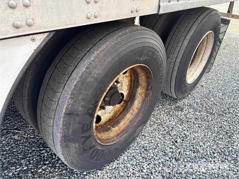 Utility 53 ft x 102 in T/A Van Trailer Reboques baú