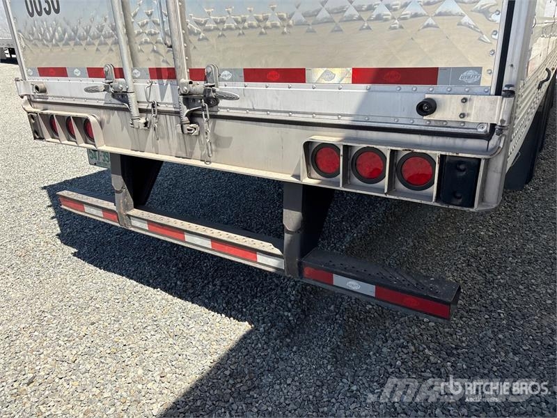 Utility 53 ft x 102 in T/A Refrigerated Trailer 冷凍冷蔵トレーラー