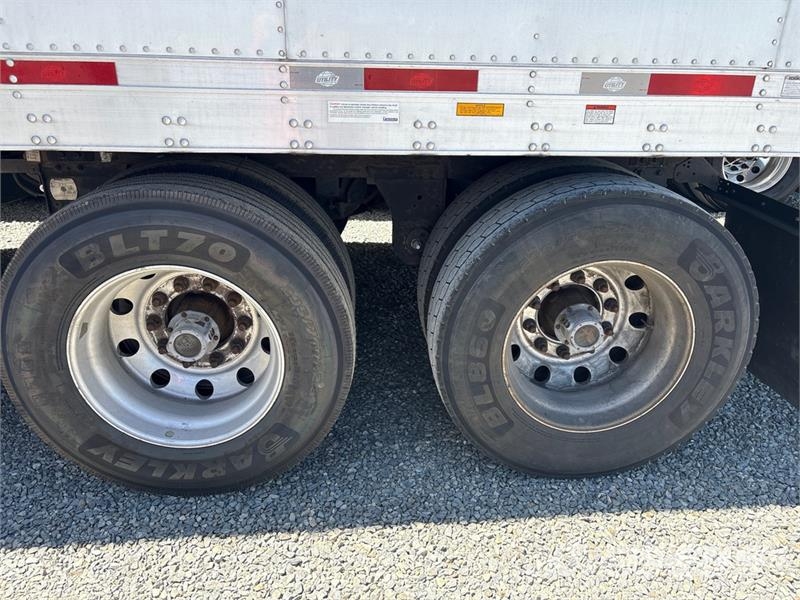 Utility 53 ft x 102 in T/A Refrigerated Trailer 冷凍冷蔵トレーラー
