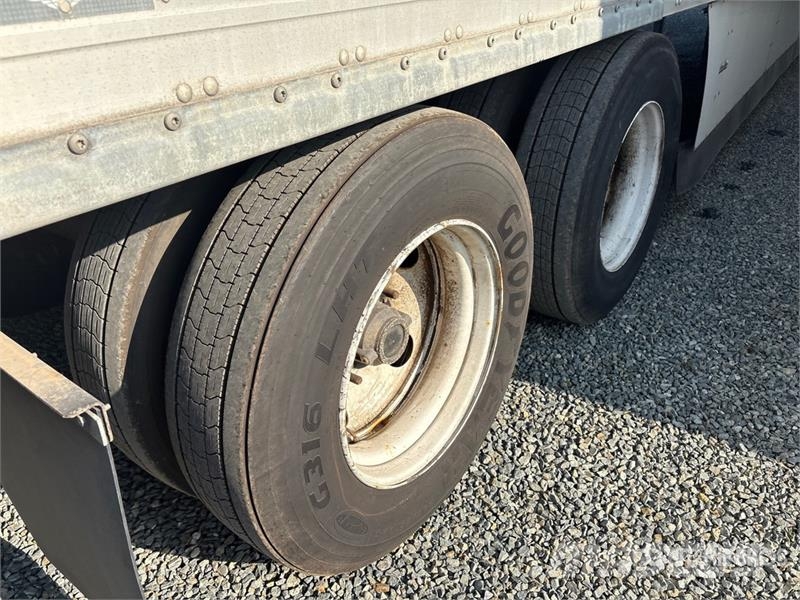 Utility 53 ft x 102 in T/A Van Trailer Reboques baú