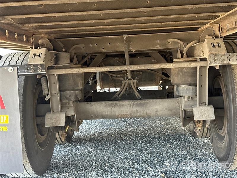 Utility 53 ft x 102 in T/A Refrigerated Trailer 冷凍冷蔵トレーラー