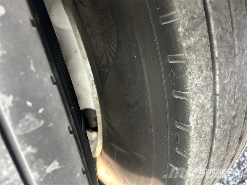 Utility 53 ft x 102 in T/A Van Trailer Причепи-фургони