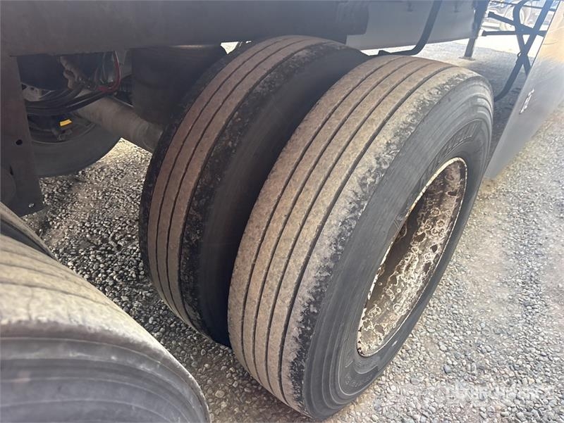 Utility 53 ft x 96 in T/A Van Trailer Dobozos pótkocsik