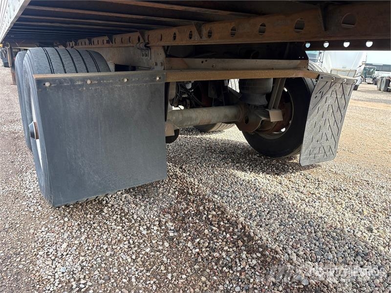 Utility 57 ft x 102 in T/A Van Trailer Reboques baú