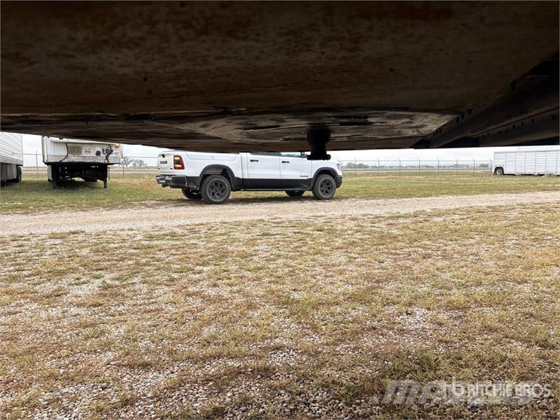 Utility 57 ft x 102 in T/A Van Trailer Furgons