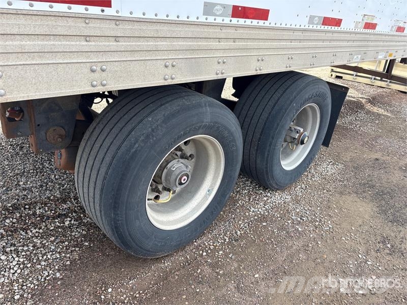 Utility 57 ft x 102 in T/A Van Trailer Reboques baú
