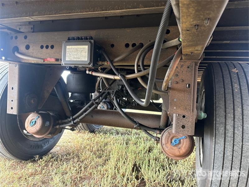 Utility 57 ft x 102 in T/A Van Trailer Furgons
