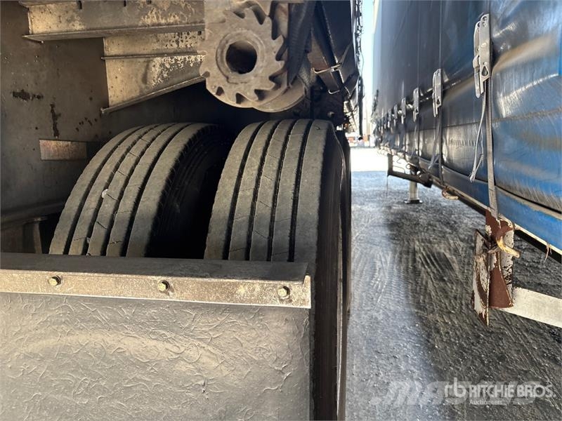 Utility FS2CHE-TL 46 ft T/A Curtain Side Trailer Przyczepy firanki