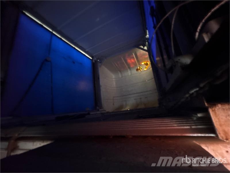 Utility T/A 8 Car Enclosed Car Carrier Trailer Araç nakil yari çekicileri