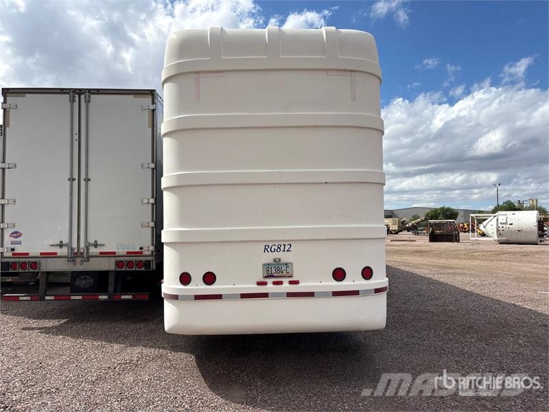 Utility Tri/A 8 Car Enclosed Car Carrier Trailer Vehicle transport semi-trailers