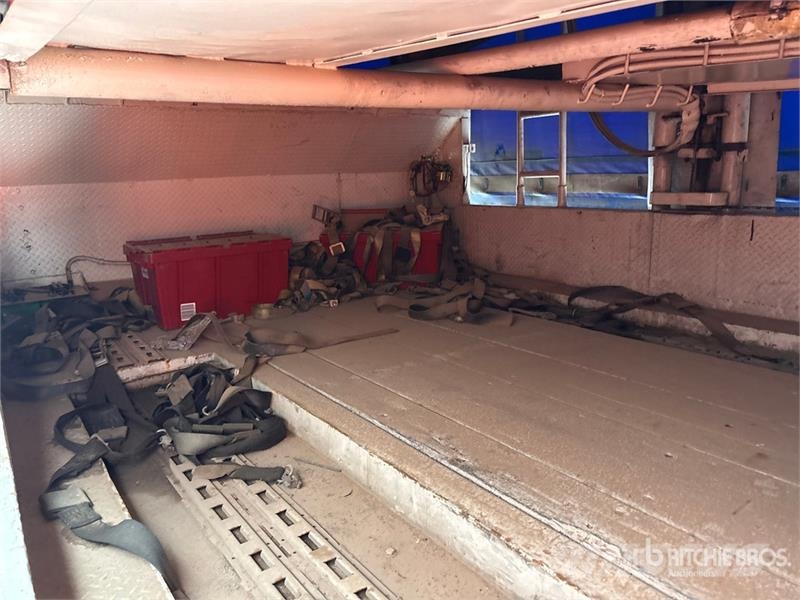 Utility Tri/A 8 Car Enclosed Car Carrier Trailer Vehicle transport semi-trailers