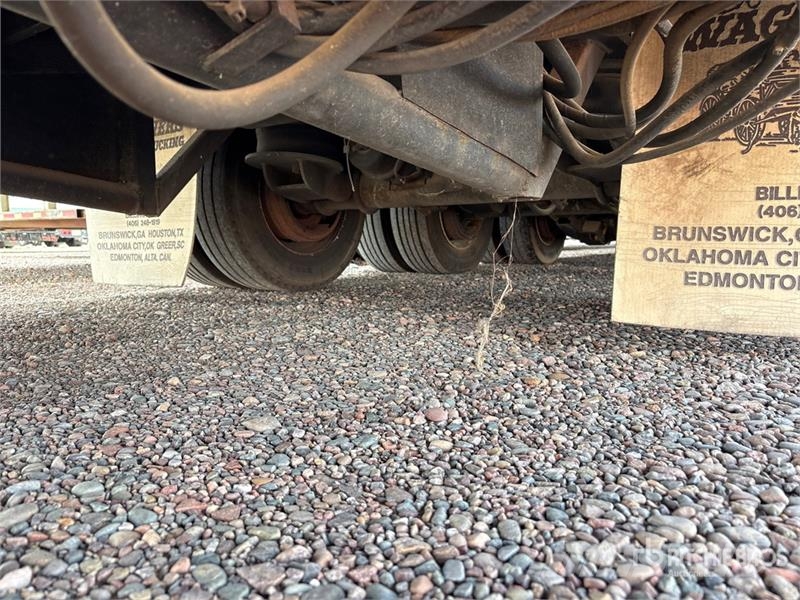 Utility Tri/A 8 Car Enclosed Car Carrier Trailer Vehicle transport semi-trailers